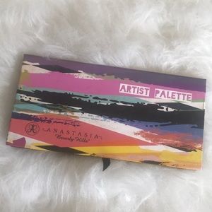 Anastasia Beverly Hills eyeshadow palette